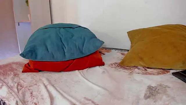 arlequiin  online show from February 6, 10:06 pm