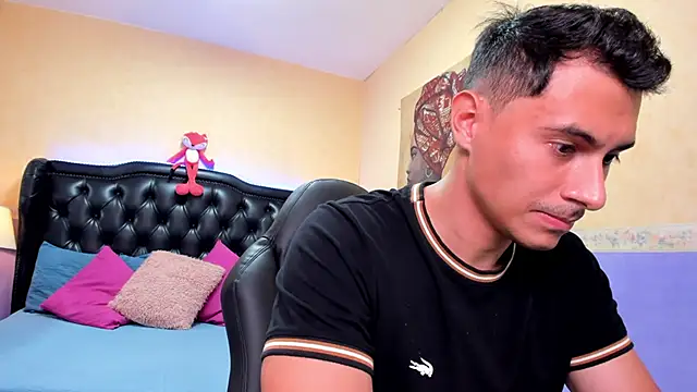 Mike Conors online show from February 4, 1:33 am