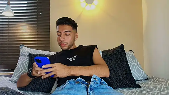 Max Hornye online show from February 25, 7:15 pm