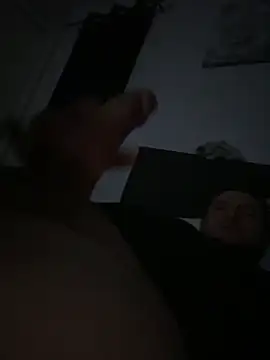 youngandhung2002 online show from April 30, 3:24 am