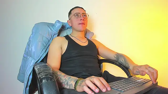 Emmanuel Lust online show from February 5, 12:23 pm