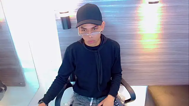 DaviidBuckx  online show from April 15, 2:00 am