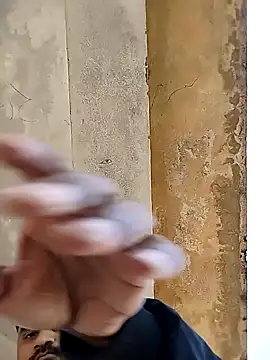 loyalboy 0052 online show from February 8, 9:15 am