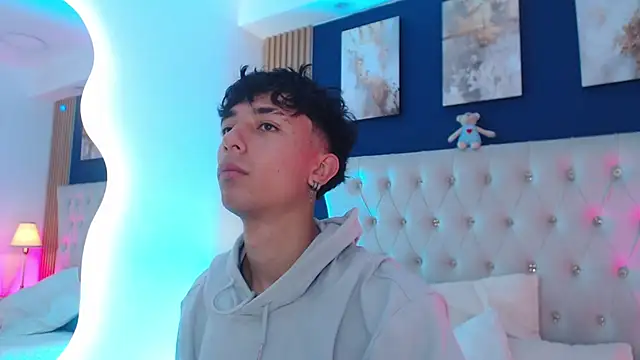 Aiden Rivers  online show from April 7, 1:11 pm