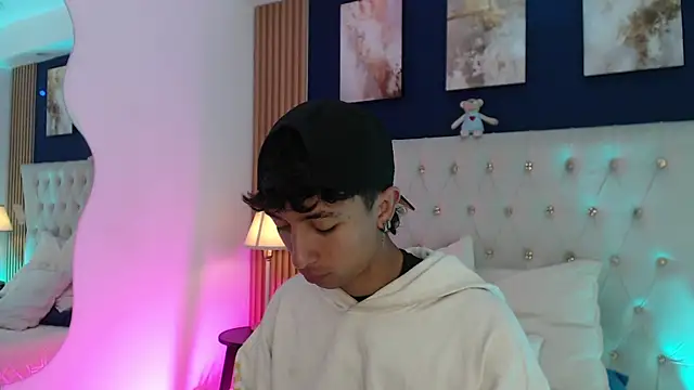 Aiden Rivers  online show from April 4, 12:57 pm