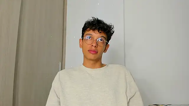 Maxfrost1 online show from February 26, 7:48 pm