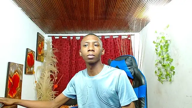 milo018 online show from March 6, 9:23 pm