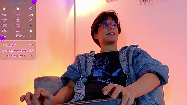 lui x dust online show from March 28, 8:36 am