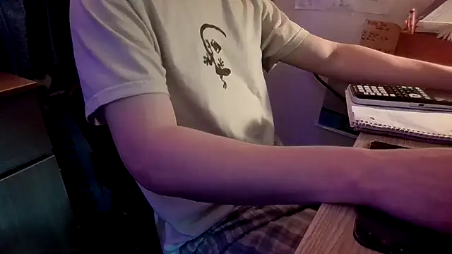 DLcollegeroomatesneedcash online show from February 24, 10:21 pm