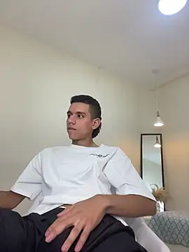 dominicjonnes online show from February 24, 7:47 pm