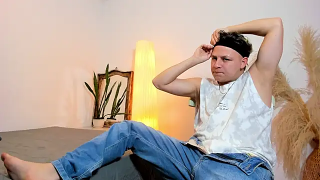 SamJoness  online show from February 26, 7:48 pm