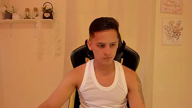 sexy andres01 online show from April 27, 1:40 pm