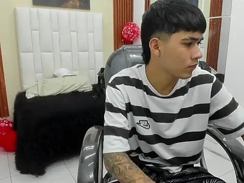 Thiago collinss online show from February 24, 11:05 pm