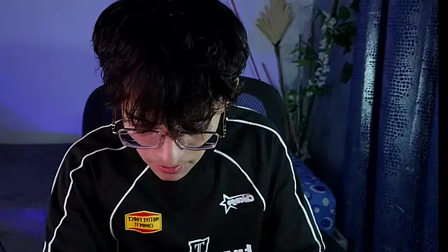 noah millerx online show from April 21, 4:40 am