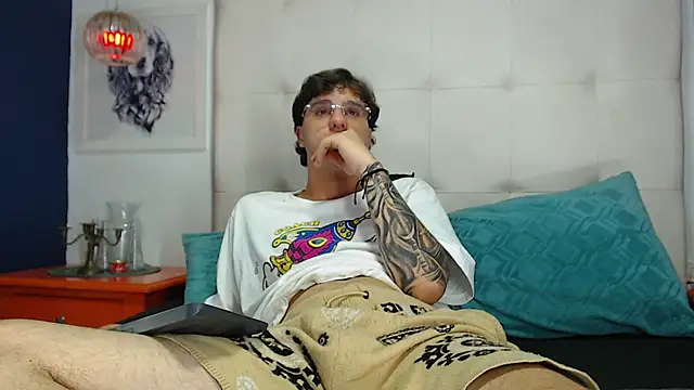 EXCLUSIVE8 online show from March 29, 4:45 am