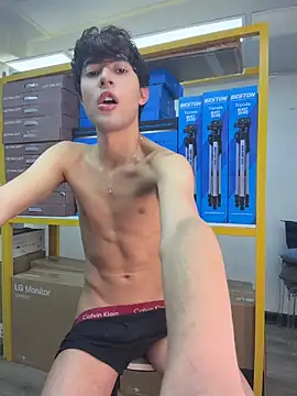 MatthewMoore  online show from April 9, 6:19 am