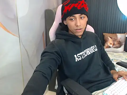 taylor bigdick18 online show from April 17, 1:30 am