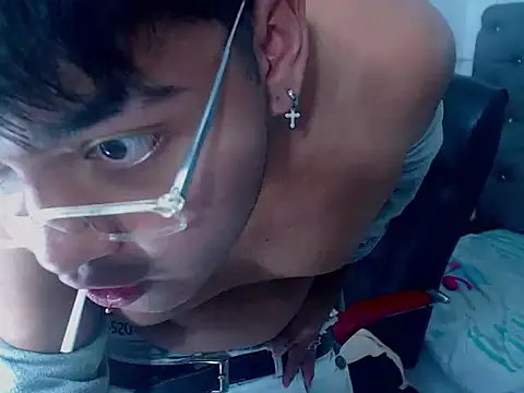 XNoahDeepThroatX online show from March 12, 5:37 am