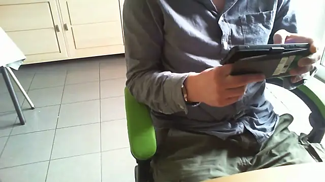 Belgiumboy92 online show from March 12, 12:24 pm