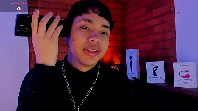 Lee Colee online show from April 9, 12:00 pm