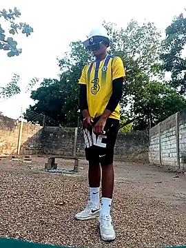 spittingpig1 online show from April 13, 11:22 am