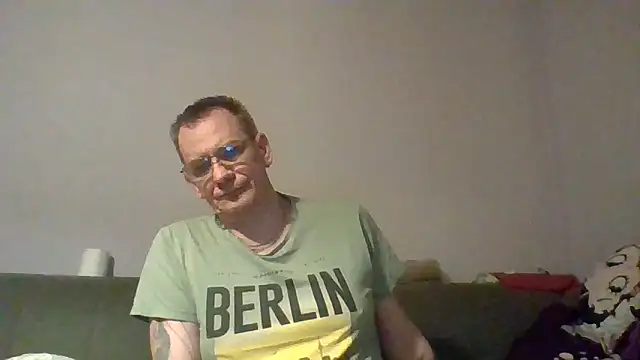 berlin-ryszard online show from April 3, 3:14 am