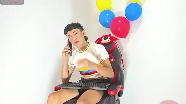 noah11 18 online show from March 26, 9:19 pm