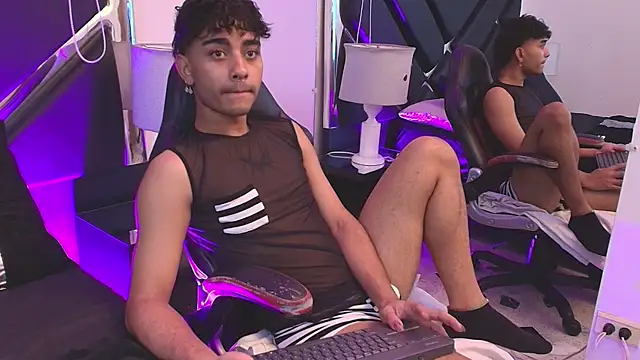 MiikeOthon online show from April 2, 4:32 am