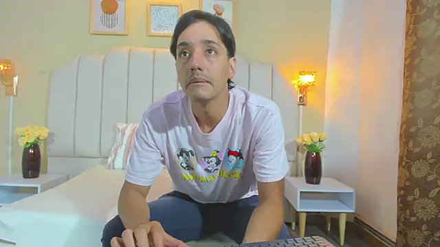 justinschneider online show from April 4, 7:33 pm