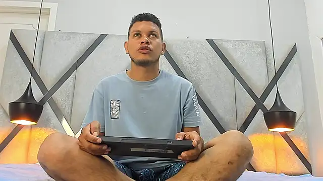 NohaBrooks online show from April 5, 12:01 pm