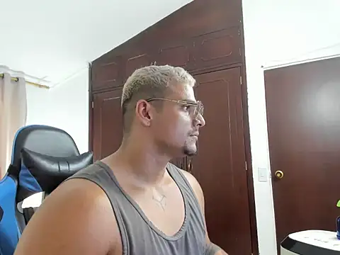 Iron leo online show from April 7, 9:15 pm