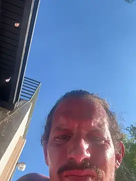 youngwildfreee online show from April 18, 9:36 pm