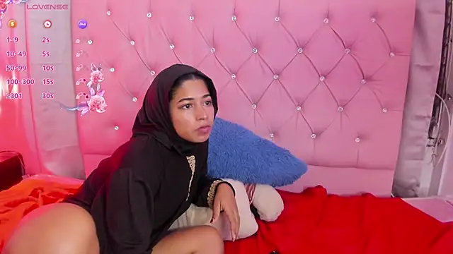 NadiaKarim  online show from April 18, 7:07 pm