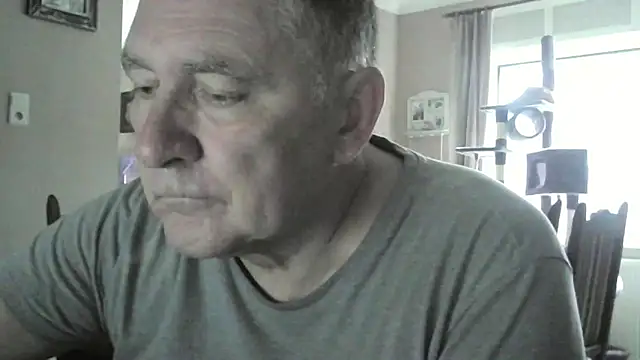 Snapshot of edje59a chatting on October 10, 7:24 am edje59a online show from October 10, 7:24 am