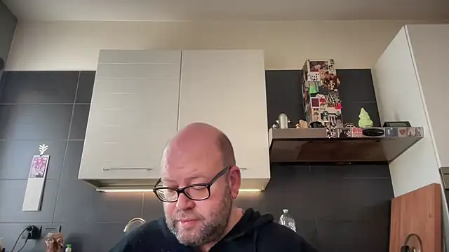 theitalianbear online show from April 4, 8:00 am