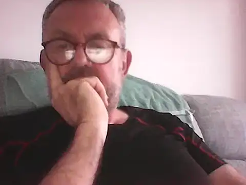 Snapshot of DrewDongle chatting on January 14, 3:26 pm DrewDongle online show from January 14, 3:26 pm