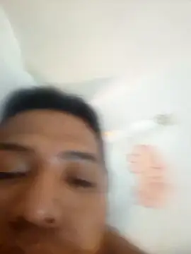 juliopantoja online show from April 30, 5:14 am