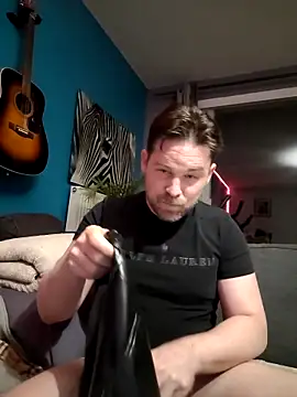 Snapshot of tom_sauwer chatting on September 22, 12:33 am tom sauwer online show from September 22, 12:33 am