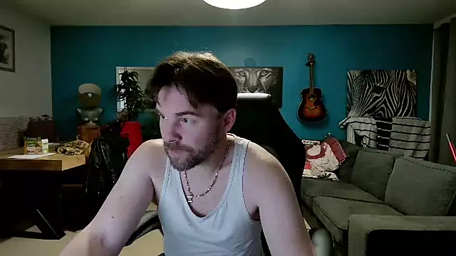 Snapshot of tom_sauwer chatting on December 12, 8:14 am tom sauwer online show from December 12, 8:14 am