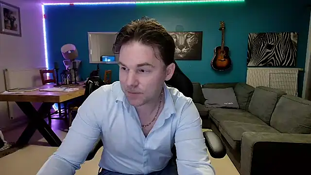 Snapshot of tom_sauwer chatting on March 5, 8:12 pm tom sauwer online show from March 5, 8:12 pm