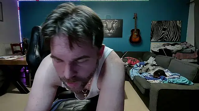 Snapshot of tom_sauwer chatting on December 8, 12:29 am tom sauwer online show from December 8, 12:29 am