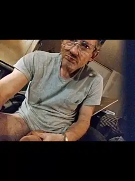 ROBERT0516 online show from April 3, 7:16 am