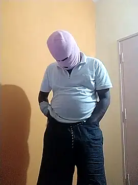 Snapshot of Indianguymohan chatting on October 17, 4:44 pm Indianguymohan online show from October 17, 4:44 pm