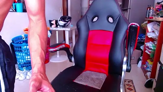 Lion Grrr online show from November 9, 2:32 pm