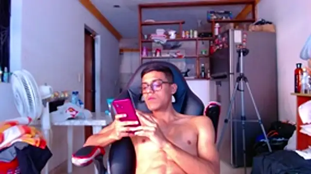 Lion Grrr online show from November 20, 2:05 pm