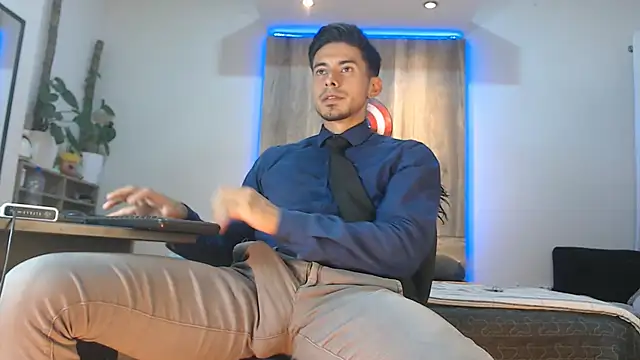 Andrew 4  online show from February 7, 3:13 am