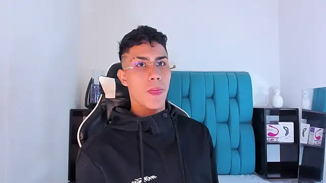 Snapshot of AlanNaughty chatting on March 6, 8:05 pm AlanNaughty online show from March 6, 8:05 pm