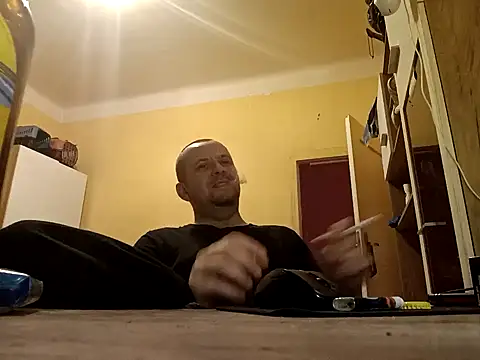 Snapshot of MrWhitePL chatting on December 27, 8:28 pm MrWhitePL online show from December 27, 8:28 pm