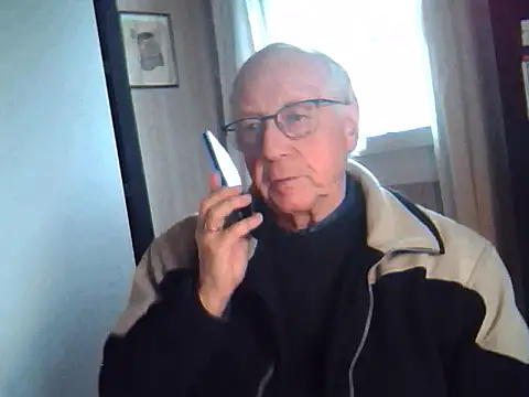 Snapshot of johnjohn622662 chatting on February 13, 3:24 pm johnjohn622662 online show from February 13, 3:24 pm