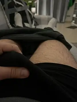 Snapshot of _Inchiodo_ chatting on February 6, 5:40 pm  Inchiodo  online show from February 6, 5:40 pm